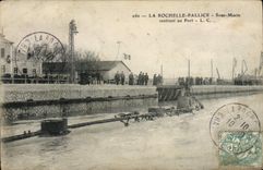 VINTAGE POSTCARD Warship La Rochelle pallice Submarine returning to the port