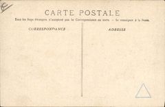 CPA Bateau de guerre Sous-marin naviguant en surface