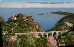 CPA Eze et le Cap Ferrat Vue prise de la grande corniche Le pont de la moyenne corniche