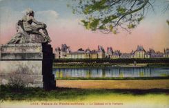 VINTAGE POSTCARD Palate De Fontainbleau the castle and the Floor