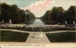 VINTAGE POSTCARD Castle De Fontainebleua the Canal