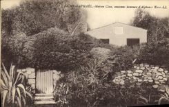 VINTAGE POSTCARD Nu erotic Femme Saint Raphael Maison closed old remains of Alphonse Karr