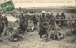 Campo de Militaria de la POSTAL de la VENDIMIA del protector de Sissonne de la bandera durante el gran alto