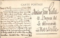 CPA Militaria Camp de Mailly Infanterie arrivant au camp Drapeau deploye