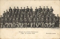 La POSTAL Militaria Musique de la VENDIMIA del protector republicano de Gabriel evita