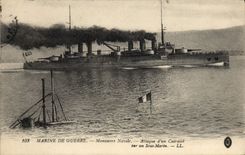 VINTAGE POSTCARD Bateau Operates naval Attaque of an armor by a submarine