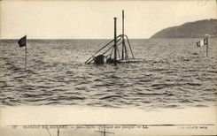 CPA Bateau sous marin effectuant une plongee