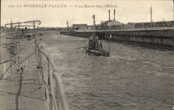 CPA Bateau La Rochelle Pallice Sous marin dans l'ecluse 