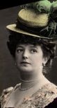 CPA Mode Femme Coiffe Chapeau (carte toilee)