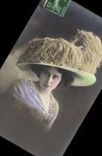 CPA Mode Femme Coiffe Coiffure Chapeau