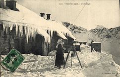 CPA Alpinisme Dans les Alpes Un refuge Jumelles