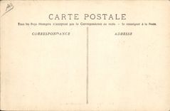 CPA Bateau de guerre Sous-marin naviguant en surface