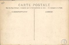 CPA Bateau de guerre Sous-marin naviguant en surface 