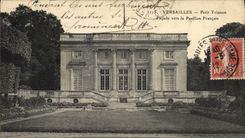 CPA Palais De Versailles Petit Trianon Facade vers le pavillon Francais