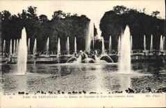 VINTAGE POSTCARD Palate Of Versailles the basin of Neptune the Day of large water