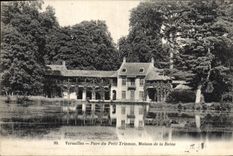 CPA Palais De Versailles Parc du Petit Trianon Maison de la reine
