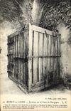CPA Moret sur Loing Interieur de la porte de Bourgogne Prison Cage de prisonnier