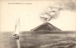 CPA Volcan Le Stromboli en eruption Bateau