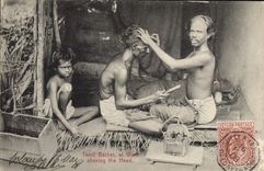 CPA Tamil barber at work shaving the head Ceylon Stri Lanka Coiffeur Perruquier 