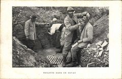 Tocador del fabricante de la peluca del peluquero de Militaria de la POSTAL de la VENDIMIA en un intestino distinto