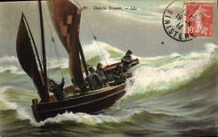 CPA Bateau Voilier Dans les brisants