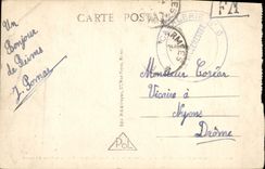 Dragones del arco del d de Jeanne del districto de Militaria de la POSTAL de la VENDIMIA décimo octavos que cuartean el 2do regimiento de la mitad visto en el patio principal