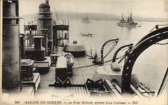 CPA Bateau Guerre Le pont babord arriere d'un cuirasse
