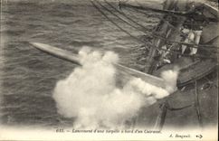 CPA Bateau Guerre Lancement d'une torpille a bord d'un cuirasse