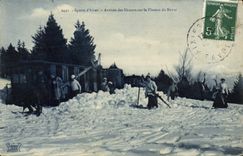 CPA Sports d'hiver Ski Arrivee des skieurs sur le plateau du Revar Train