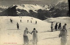 VINTAGE POSTCARD Winter sports Ski Superbagneres Skiers on the plate