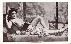 CPA Femme nu erotique Chrysantheme
