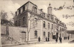 Aix de Militaria de la POSTAL de la VENDIMIA en los cuarteles de Provence Rostolan
