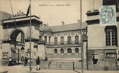 VINTAGE POSTCARD Nantes the town hall