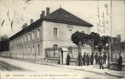 POSTAL Militaria Bourges de la VENDIMIA los cuarteles del regimiento 37eme de la artillería