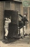 CPA Militaria Scene de caserne Les fricoteurs 