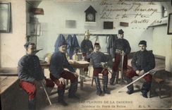 Placeres de Militaria de la POSTAL de la VENDIMIA del interior de los cuarteles de una comisaría de policías