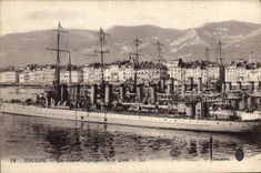 CPA Bateau Toulon Le Contre torpilleur et le quai 