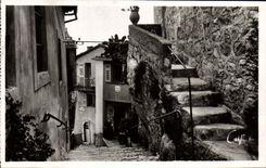 POSTAL Eze de la VENDIMIA en el mar una calle entrada vieja de la aldea