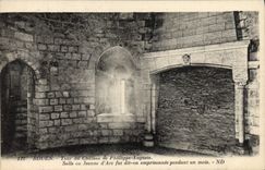 CPA Rouen Tour du Chateau de Phillippe Auguste Salle ou Jeanne d'Arc fut emprisonnee