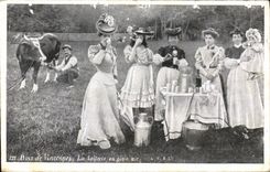 VINTAGE POSTCARD Folklore Wood of Vincennes dairy in the open air Women Cow