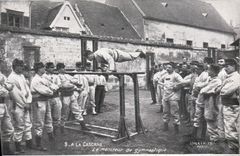 CPA Militaria Caserne Le moniteur de Gymnastique Publicite Tricoteuse Louis Andre Chemisier Rue St Ferreol Marseille 