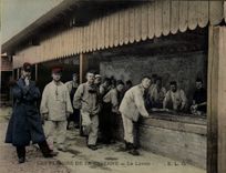 La POSTAL Militaria de la VENDIMIA acuartela la lavandería automática