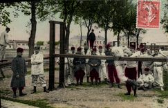 La POSTAL Militaria Caserne de la VENDIMIA barra el feixe Gymnastique