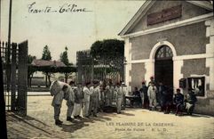 CPA Militaria Caserne Poste de police 