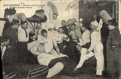 La POSTAL Militaria de la VENDIMIA acuartela la escena de Vincennes de cuarteles una buena broma