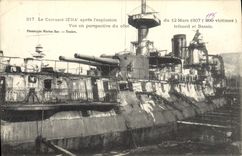 CPA Bateau de guerre La catastophe du Iena Vue en perspective du cote tribord et bassin 