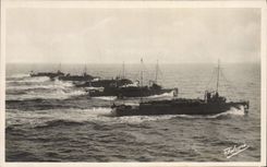 CPA Bateau de guerre MAS Siluranti dirigono all attacco Sous-marin