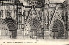 CPA Meaux La Cathedrale Les Portails