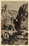 CPA Moustiers Ste Marie la falaise dominant la ville et la chaine reliant les bords de la breche 
