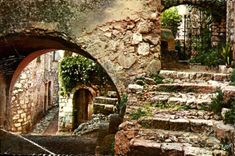 POSTAL MODERNA voutee del camino de la mujer mayor de Eze